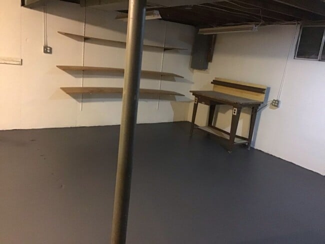 Building Photo - COMING SOON!! 3 bed, 2 bath Newly Remodeled