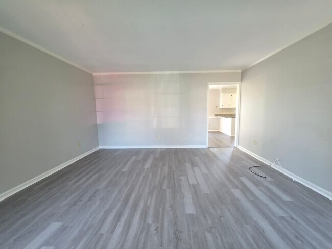 Building Photo - 830 Larch Way