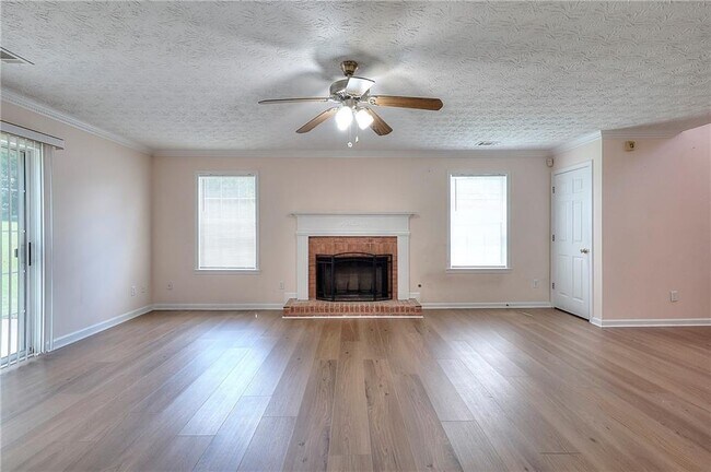 Building Photo - 665 Walnut Creek Dr NW