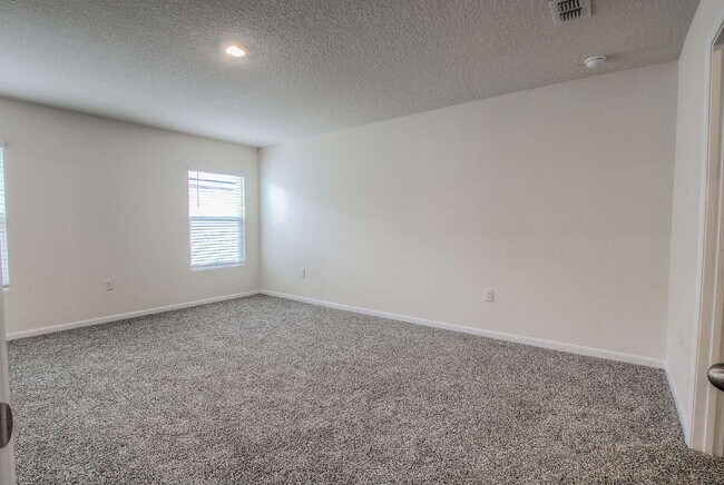 Building Photo - For Rent- 2nd month FREE Rent