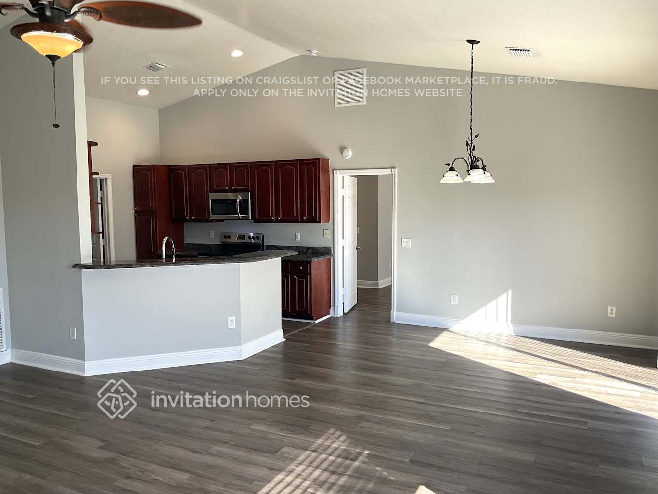 Building Photo - 1462 SW California Blvd