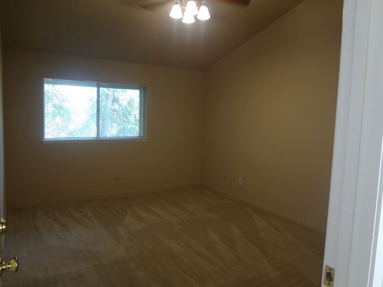 Building Photo - 9166 Madison Green Ln