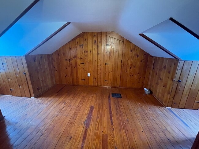 Building Photo - Charming 2 Bedroom Townhome in Prime Lanca...