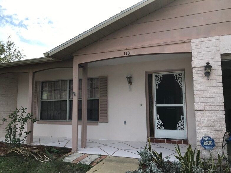 Building Photo - 11011 Rollingwood Dr