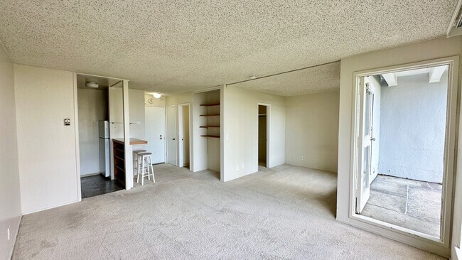 Building Photo - Water Views - Walk to the Water from your ...
