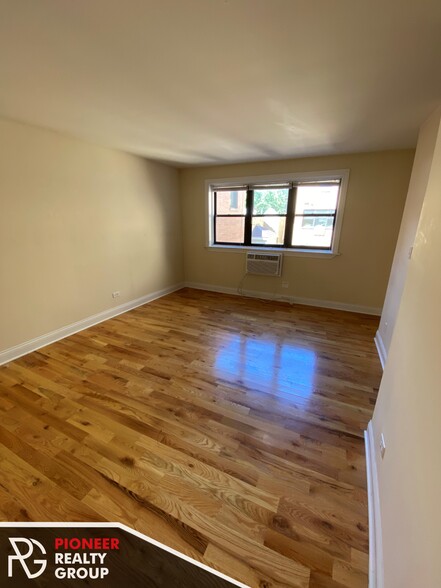Building Photo - 557 W Arlington Pl