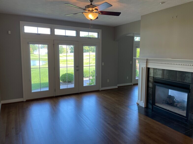 Building Photo - 4217 Village Club Dr