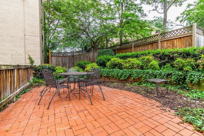 Building Photo - 1367 K St SE