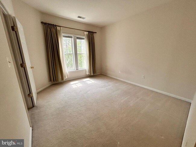 Building Photo - 308 Trotter Farm Dr