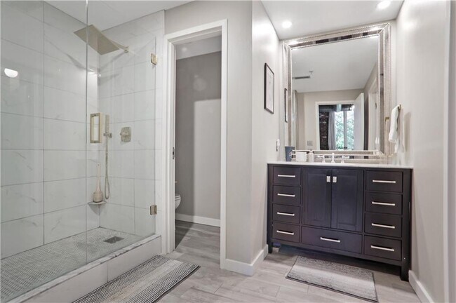 Building Photo - 3235 Roswell Rd NE