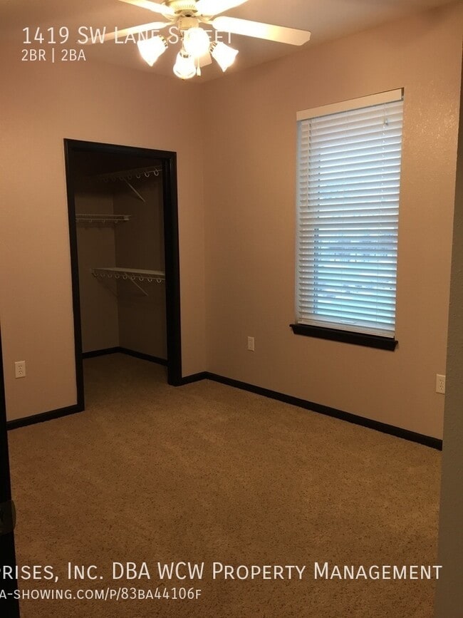 Building Photo - 1419 SW Lane St