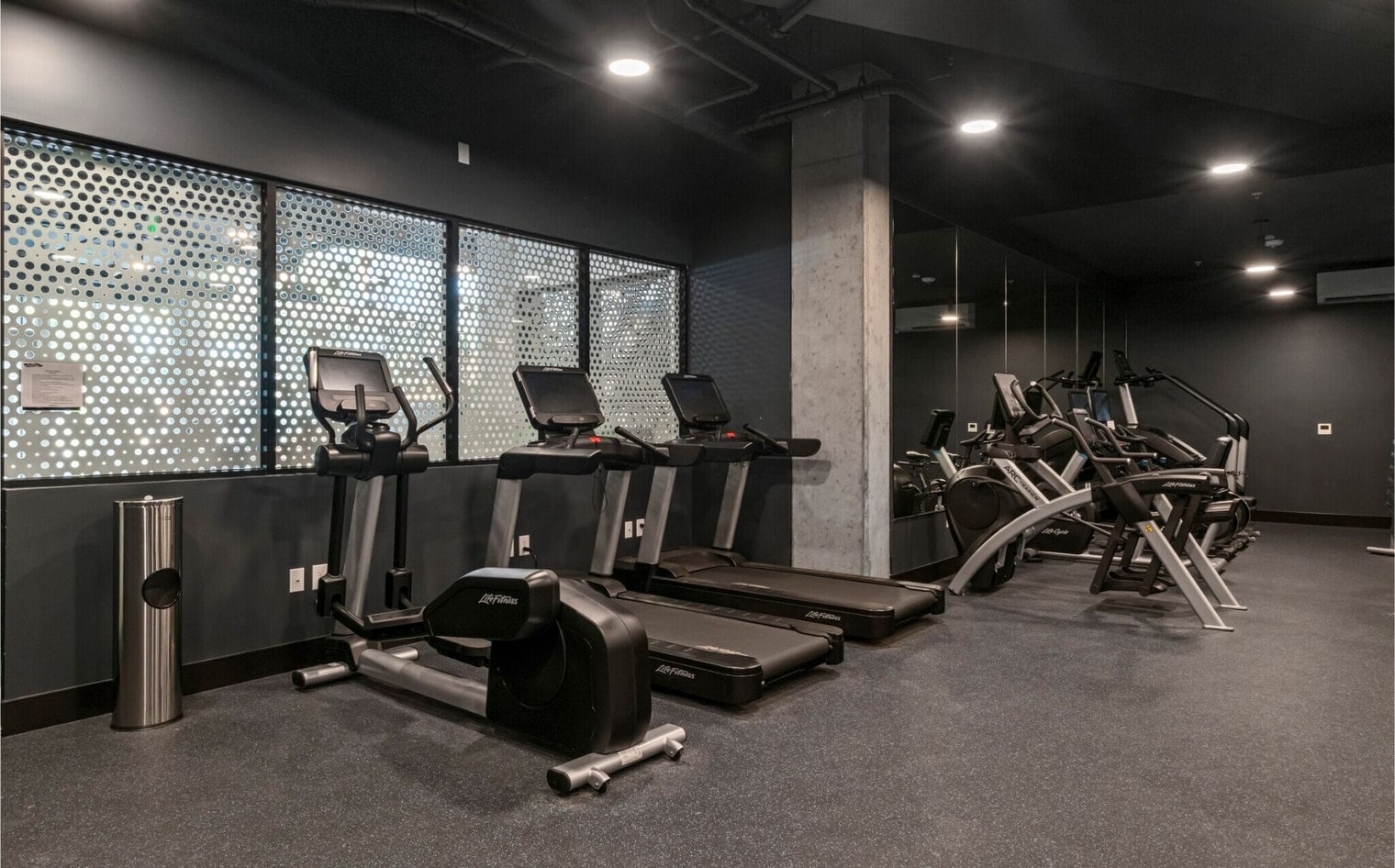 Building Photo - 622 Rainier Ave S