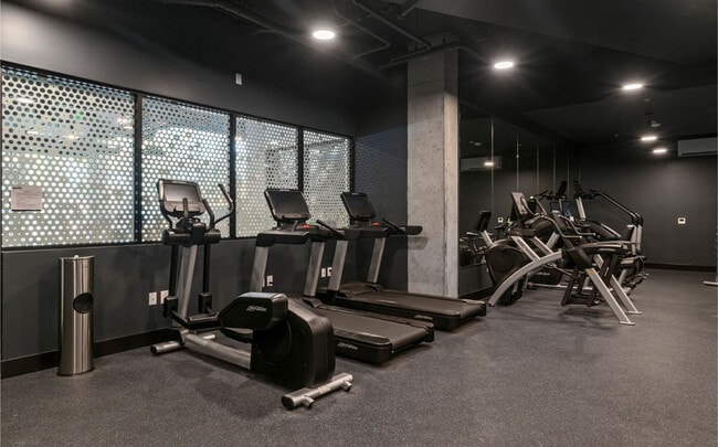 Building Photo - 622 Rainier Ave S