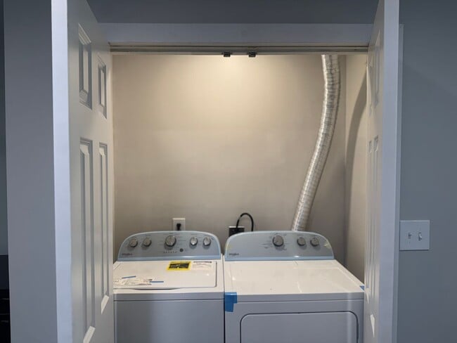 Building Photo - 1203 W Schwartz St