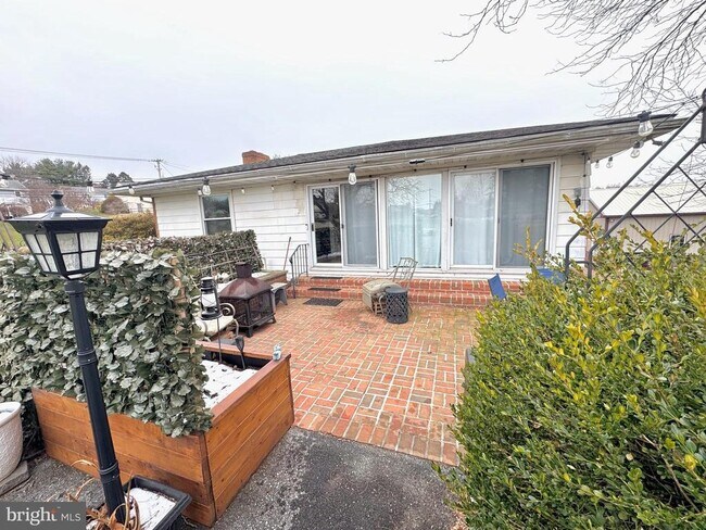 Building Photo - 911 Grings Hill Rd