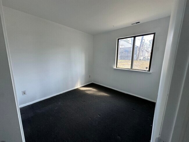 Building Photo - 2734 Evergreen Ct