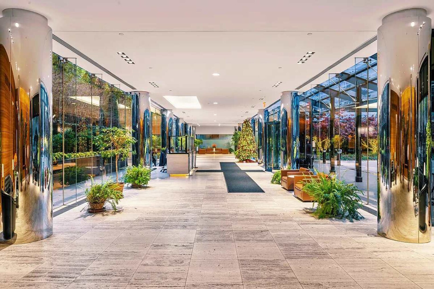 Building Photo - 420 E 61st St