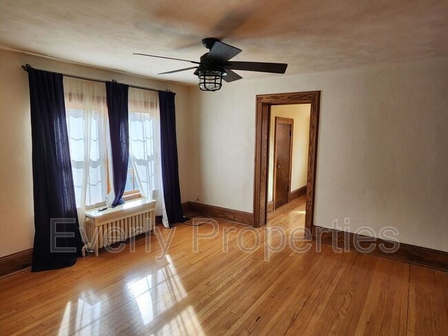 Building Photo - 120 68th Pl