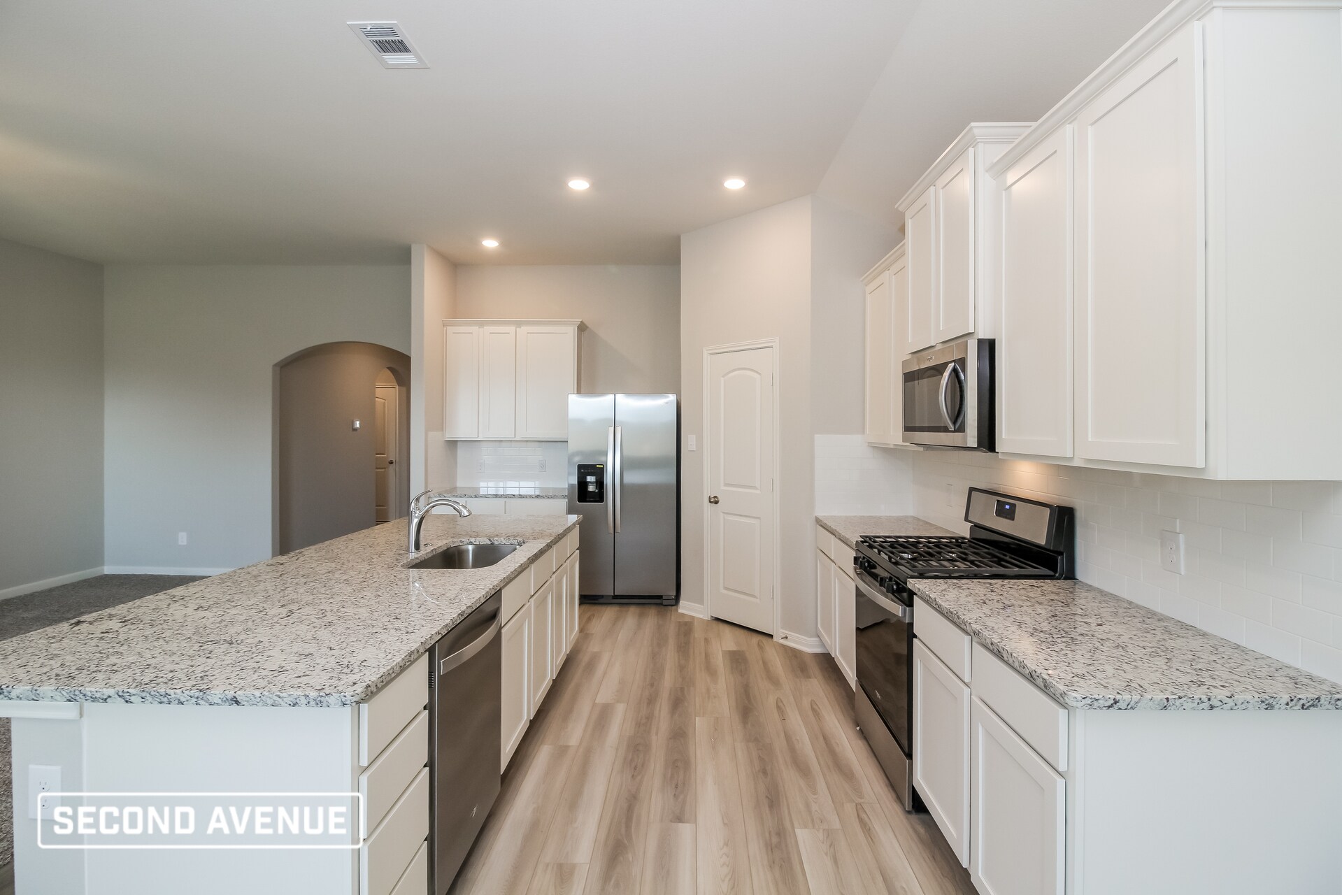 Building Photo - 2112 Jeanine Dr