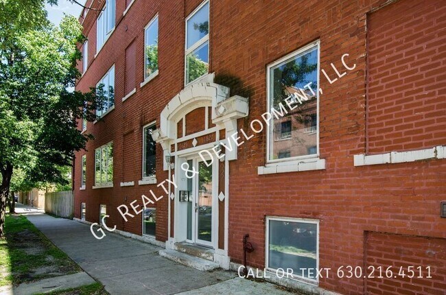 Primary Photo - 1625 W Ainslie St
