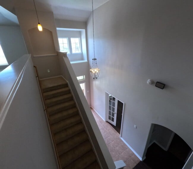 Building Photo - 2521 Saratoga Dr