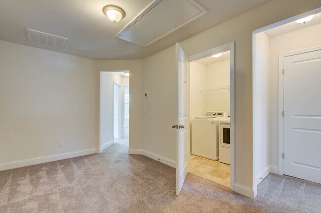 Building Photo - 7821 Montview Rd