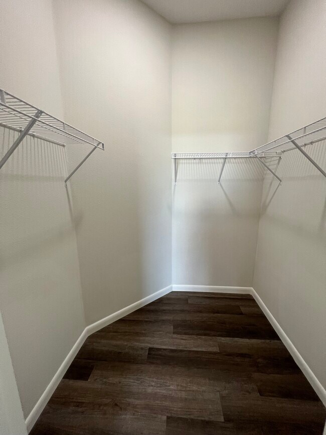 Building Photo - 1060 S Capri Ct