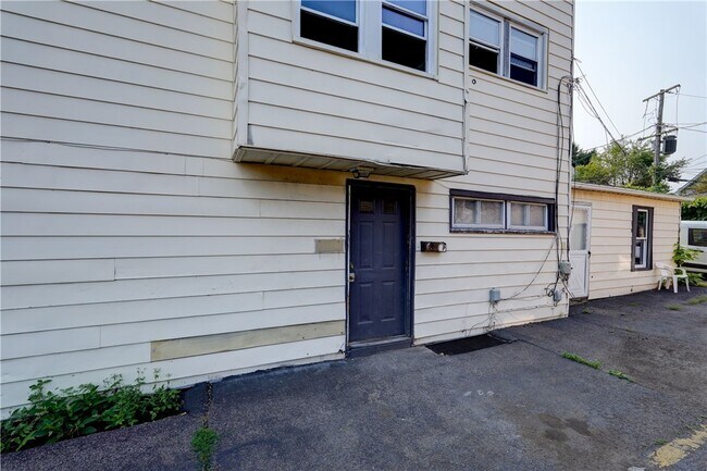 Building Photo - 2247 Clifford Ave