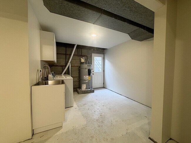 Building Photo - Newley Renovated Four-Bedroom Home