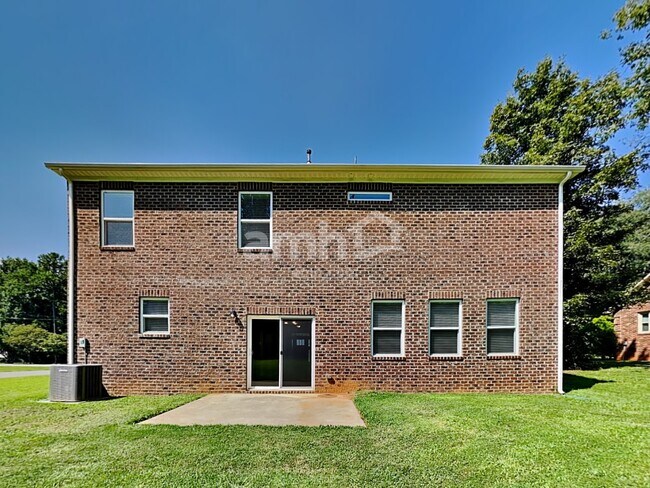 Building Photo - 5306 Dayan Dr