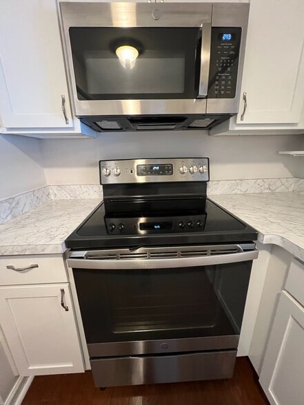 Building Photo - 18411 University Park Dr