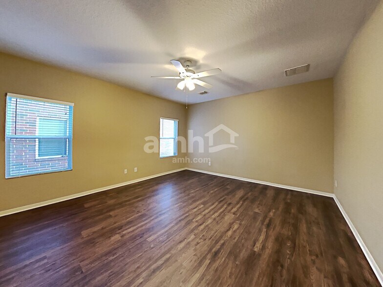 Building Photo - 4719 Blue Spruce Hill St