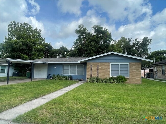 Primary Photo - 910 Fern Ln