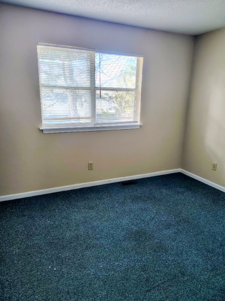 Building Photo - 112 Leila Ln