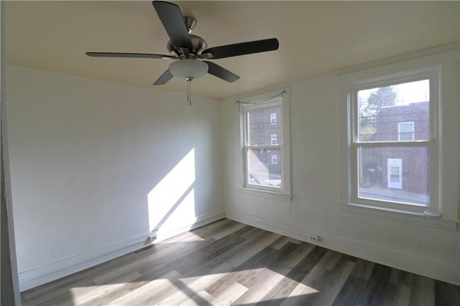 Building Photo - 1423 Hillsdale Ave