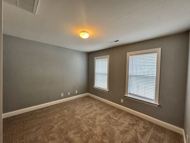 Building Photo - 515 Hannah McKenzie Dr