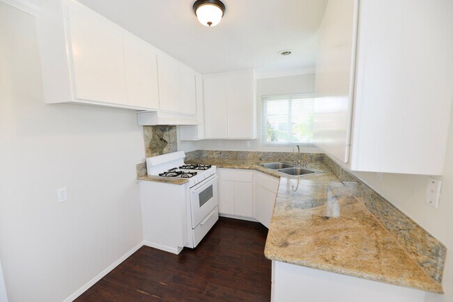 Building Photo - 248 Avenida Del Poniente