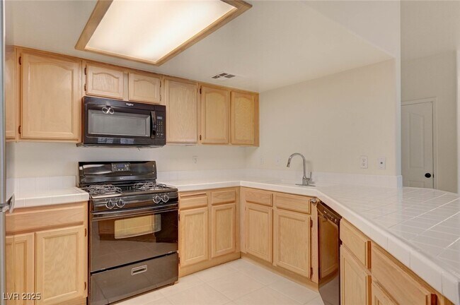 Building Photo - 8301 Boseck Dr