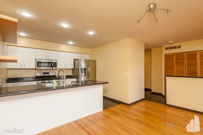 Building Photo - 8735 W Catherine Ave