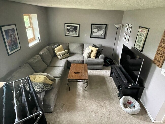 Building Photo - Charming Multi-Level Home in the Heart of ...