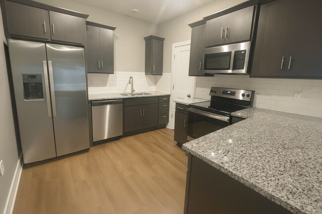 Building Photo - 12129/31 Cora