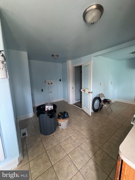 Building Photo - 332 E Broadway