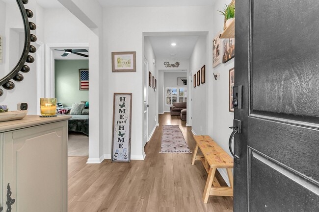 Building Photo - Beautiful Single Story Home Full of Upgrad...