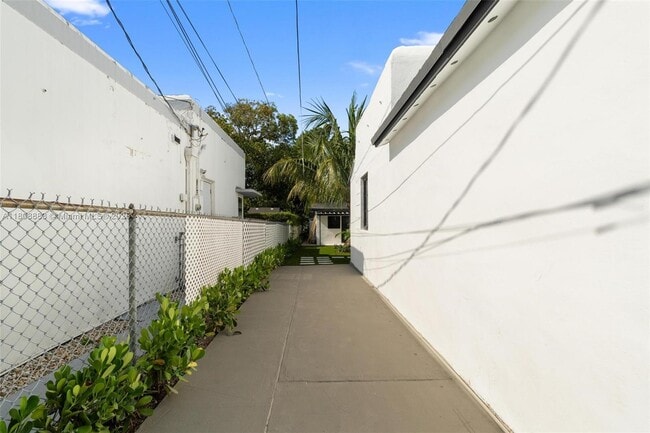 Building Photo - 2442 SW 3rd St