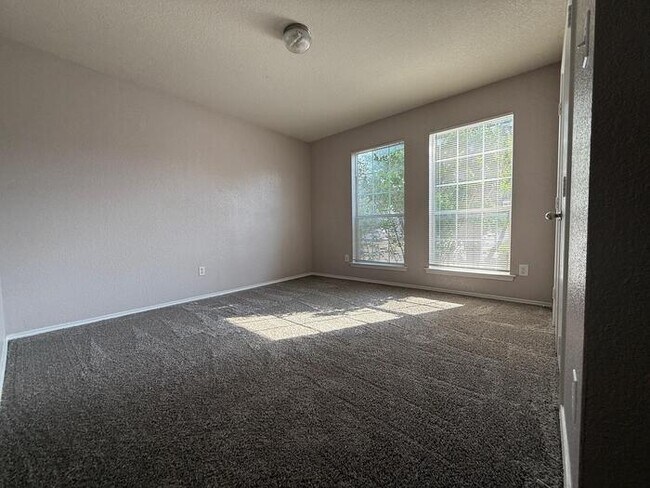 Building Photo - charming 3-bedroom, 2-bath home located in the highly sought-after Sendera Ranch community.