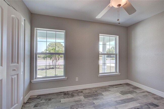 Building Photo - 129 Glades Dr