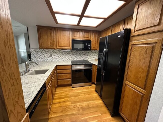 Building Photo - 2875 Idlewild Dr