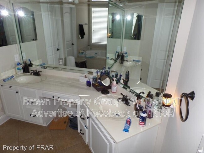 Building Photo - 124 Highgrove Ct