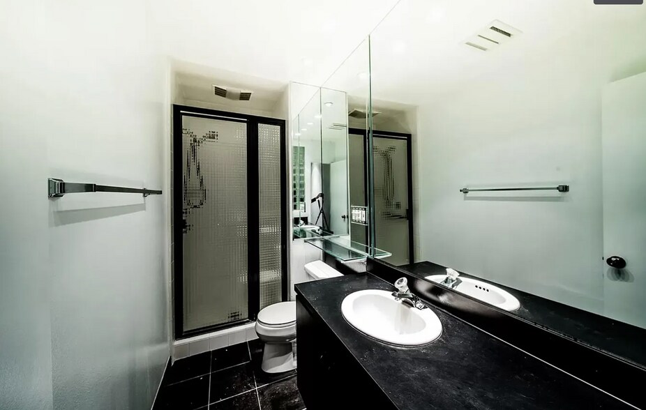 Building Photo - 7777 W 91st St