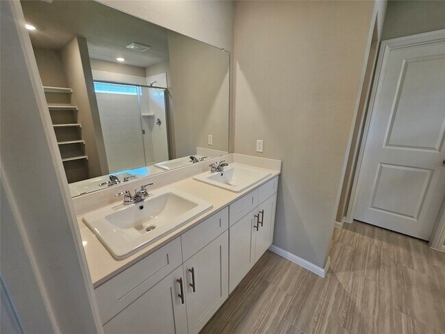Building Photo - 417 Blanco Dr